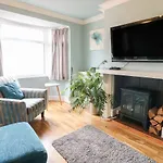 Derby Dream House - Cozy Retreat For Your Getaway
